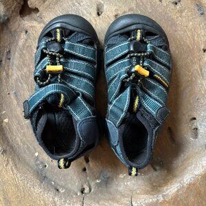 Keen Newport H2 toddler navy waterproof sandals summer vacation outdoors size 8